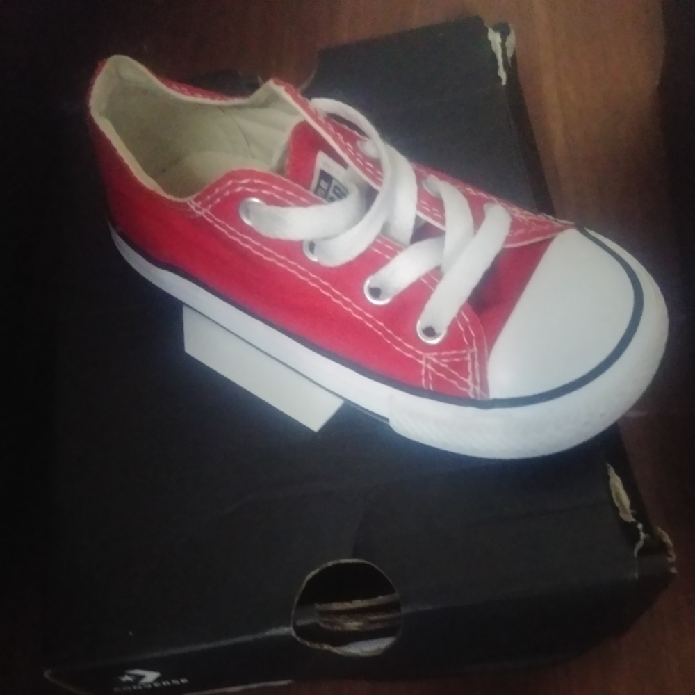 Kids converse size 8